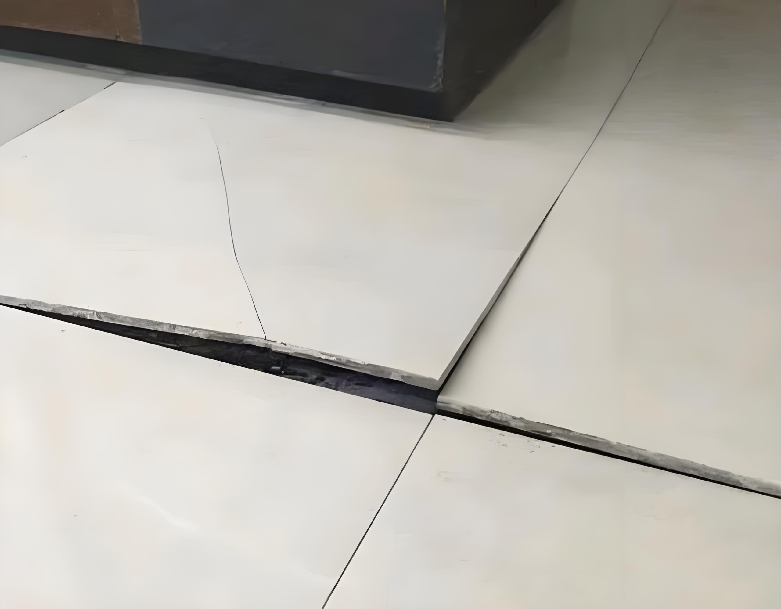 地面瓷砖空鼓的原因有哪些(地面瓷砖空鼓会造成什么问题) 地面瓷砖空鼓的原因有哪些(地面瓷砖空鼓会造成什么问题)